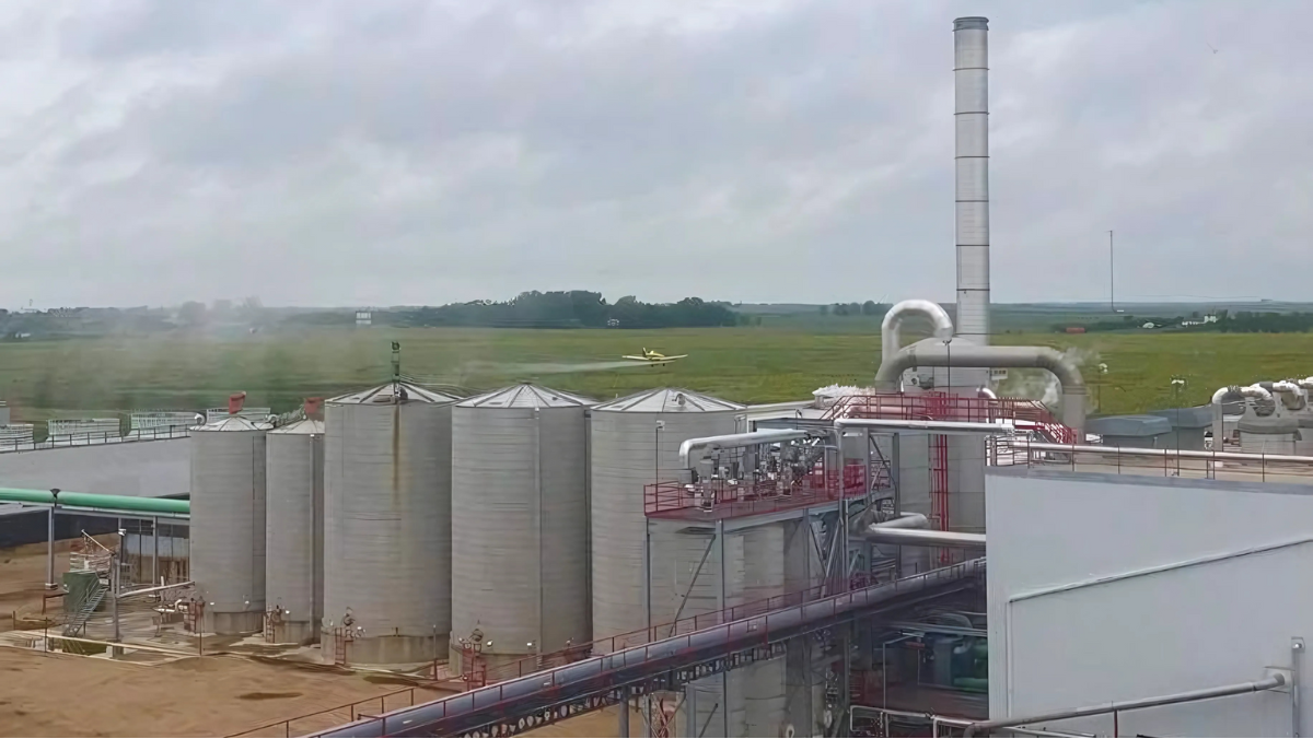 Ethanol plant with storage silos and carbon capture equipment